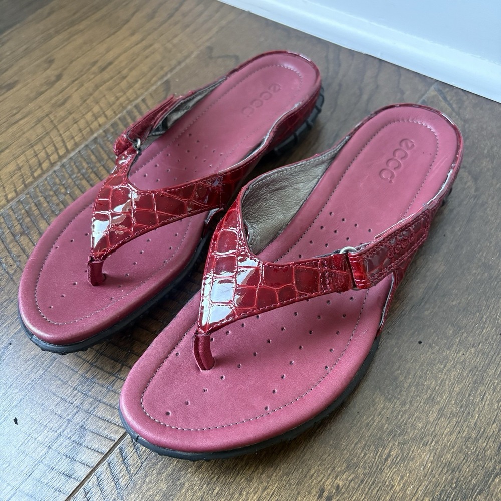 ECCO Women's Red Glossy Croc Patent Leather Sandals/Flip Flop Size 7,5-8 EU 38